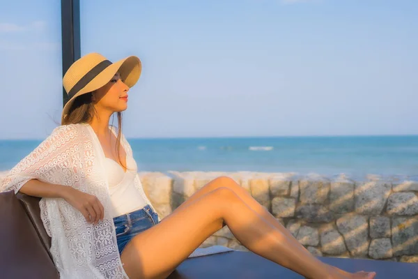 Portrait Young Asian Woman Happy Smile Relax Beach Sea Ocean — Stock Photo, Image