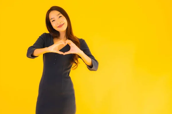 Retrato Bela Jovem Asiático Mulher Com Ação Isolado Amarelo Fundo — Fotografia de Stock