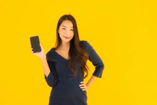 Portrait Beautiful Young Asian Woman Smart Mobile Phone Cellphone Yellow — Stock Photo, Image