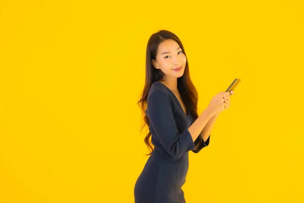 Portrait Beautiful Young Asian Woman Smart Mobile Phone Cellphone Yellow — Stock Photo, Image