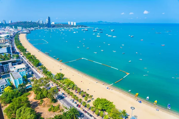 Bella Spiaggia Tropicale Mare Oceano Baia Intorno Nube Bianca Cielo — Foto Stock