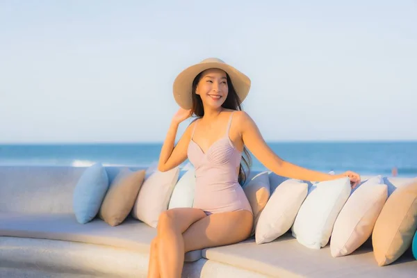 Retrato Bonito Jovem Asiático Mulher Feliz Sorriso Redor Mar Oceano — Fotografia de Stock