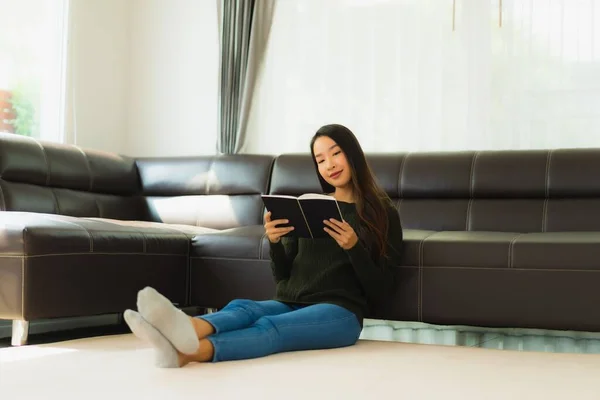 Portrait Beautiful Young Asian Woman Read Book Coffee Cup Sofa — Stock Photo, Image