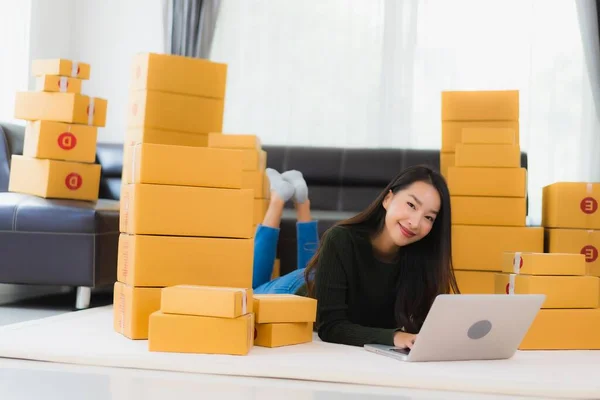 Retrato Bonito Jovem Asiático Mulher Trabalho Casa Preparar Caixa Papelão — Fotografia de Stock