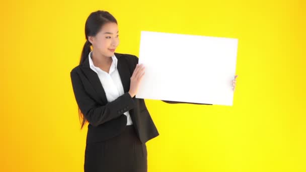 Footage Beautiful Asian Businesswoman Black Suit Holding Blank Paper Isolated — Stock Video