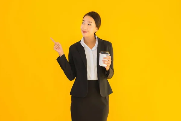 Retrato Hermosa Joven Negocio Asiático Mujer Con Teléfono Móvil Inteligente —  Fotos de Stock