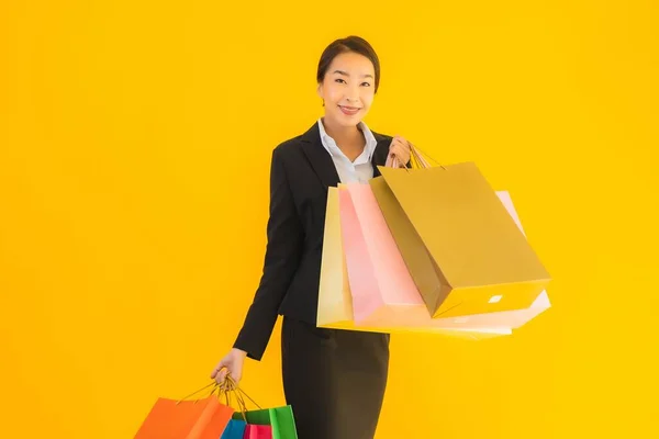 Retrato Hermosa Joven Negocio Asiático Mujer Con Bolsa Compras Centro — Foto de Stock