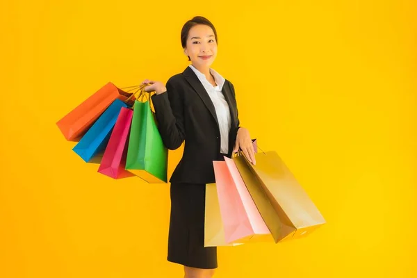 Retrato Hermosa Joven Negocio Asiático Mujer Con Bolsa Compras Centro — Foto de Stock