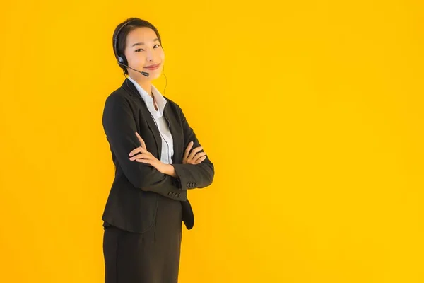 Retrato Hermosa Joven Mujer Asiática Negocios Con Auriculares Auriculares Para —  Fotos de Stock