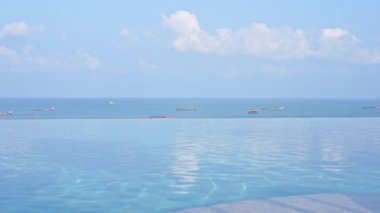 Güzel dalgalı denizin sakin görüntüleri.