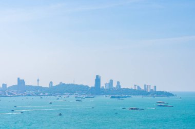 Pattaya şehri Tayland 'da deniz kıyısı olan güzel bir doğa ve deniz manzarası.