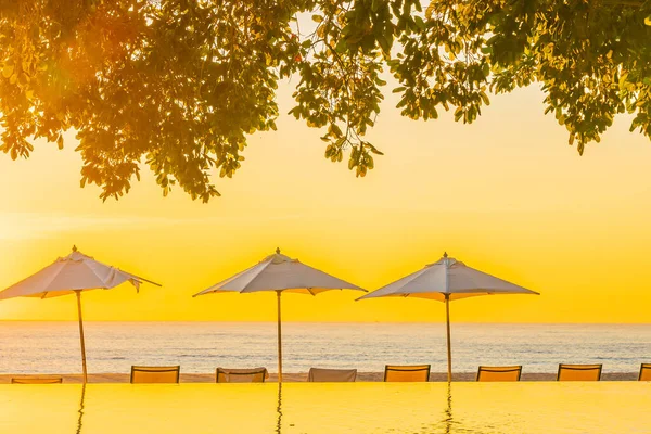 Hermosa Playa Tropical Aire Libre Mar Océano Con Sombrilla Chiar — Foto de Stock