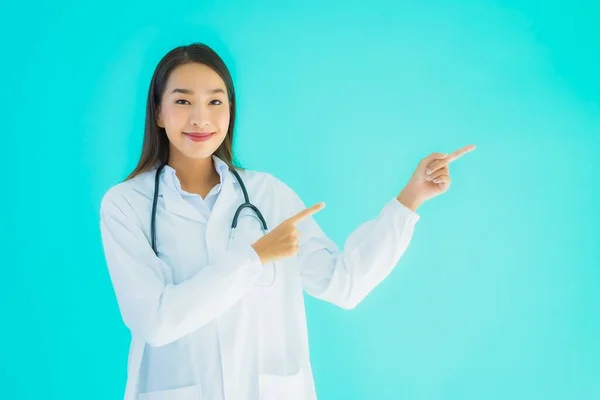 Portré Gyönyörű Fiatal Ázsiai Orvos Sztetoszkóppal Használatra Klinikán Vagy Kórházban — Stock Fotó