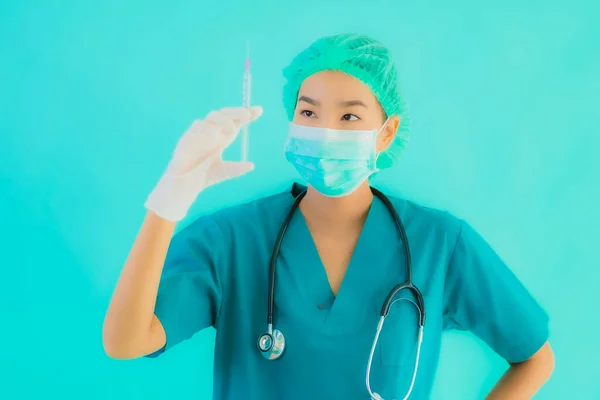 Retrato Hermosa Joven Asiática Médico Mujer Usar Máscara Con Jeringa —  Fotos de Stock