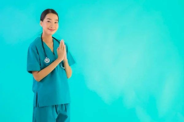 Ritratto Bella Giovane Medico Asiatico Donna Felice Sorriso Con Sega — Foto Stock