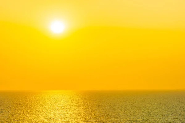 Vacker Solnedgång Eller Soluppgång Runt Havet Viken Med Moln Himlen — Stockfoto