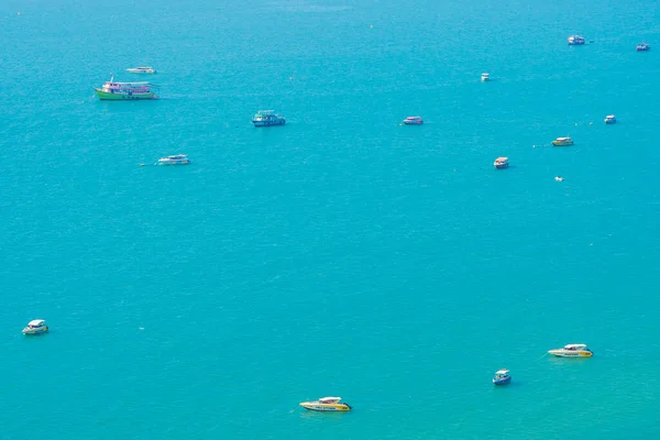 Beyaz Bulut Mavi Gökyüzü Tayland Pattaya Şehrindeki Mimari Yapı Çevresindeki — Stok fotoğraf