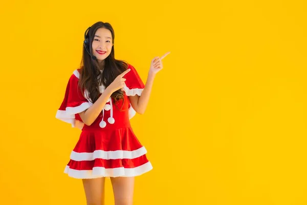 Ritratto Bella Giovane Donna Asiatica Indossare Abiti Natale Cappello Con — Foto Stock