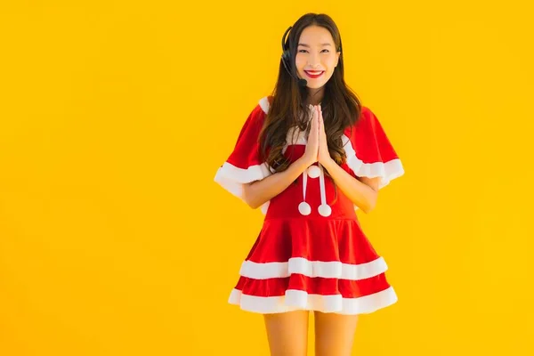 Portret Mooie Jonge Aziatische Vrouw Dragen Kerst Kleding Hoed Met — Stockfoto