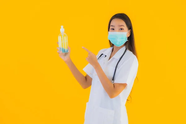 Portrait Beautiful Young Asian Doctor Woman Wear Mask Alcohol Gel — Stock Photo, Image