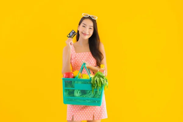 Portrait Beautiful Young Asian Woman Grocery Basket Shopping Supermarket Credit — Stock Photo, Image