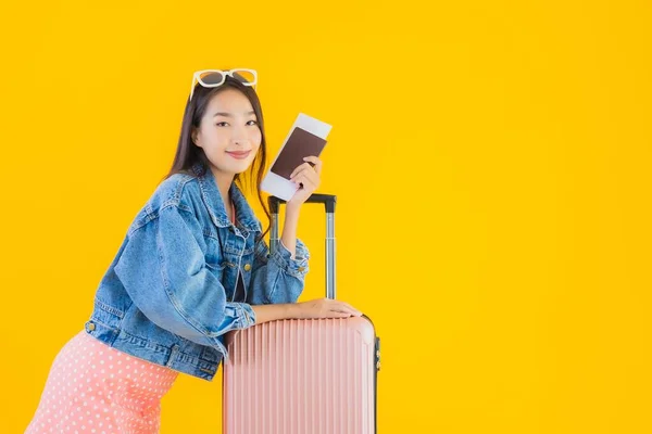 Retrato Hermosa Joven Asiática Mujer Con Equipaje Bolsa Viaje Con — Foto de Stock