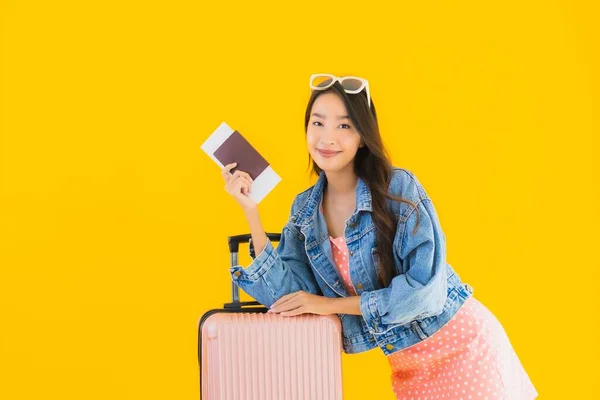 Retrato Hermosa Joven Asiática Mujer Con Equipaje Bolsa Viaje Con — Foto de Stock