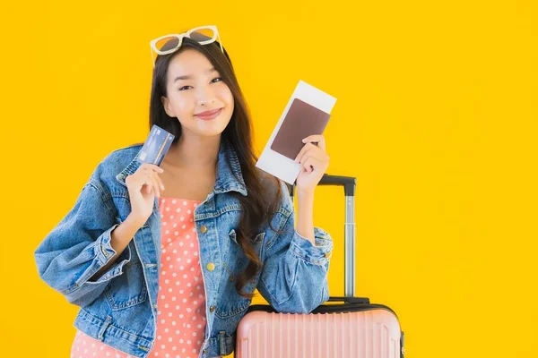 Retrato Hermosa Joven Asiática Mujer Con Equipaje Bolsa Viaje Con —  Fotos de Stock