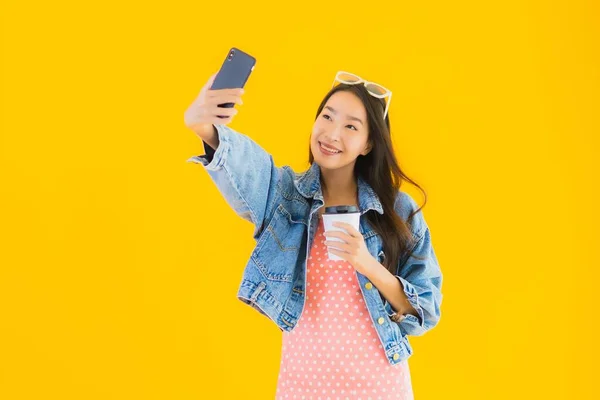 Portrait Beautiful Young Asian Woman Coffee Cup Smart Mobile Phone — Stock Photo, Image