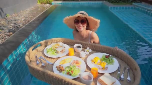 Images Belle Jeune Femme Asiatique Détendre Autour Piscine Dans Station — Video