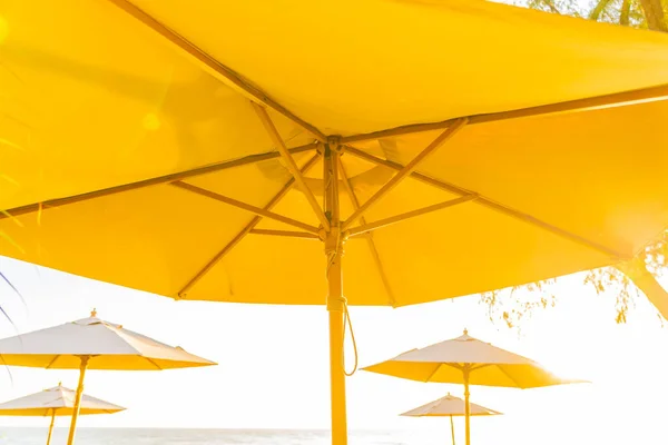 Paraplu Stoel Rond Strand Zee Oceaan Bij Zonsondergang Zonsopgang Tijd — Stockfoto