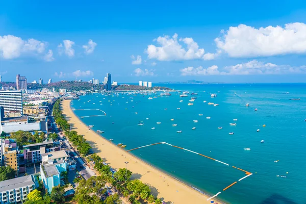 Bella Spiaggia Tropicale Mare Oceano Baia Intorno Nube Bianca Cielo — Foto Stock