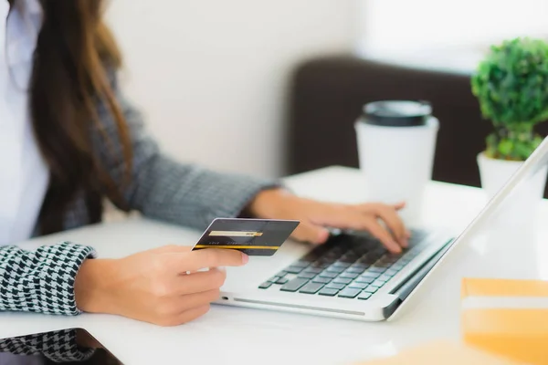 Portrait Beautiful Young Asian Woman Use Credit Card Laptop Online — Stock Photo, Image