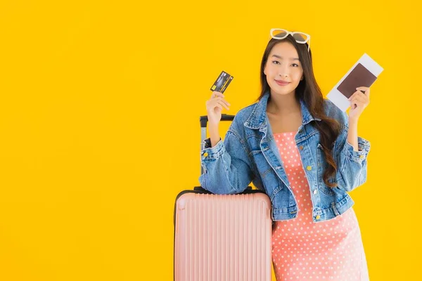 Retrato Hermosa Joven Asiática Mujer Con Equipaje Bolsa Viaje Con —  Fotos de Stock