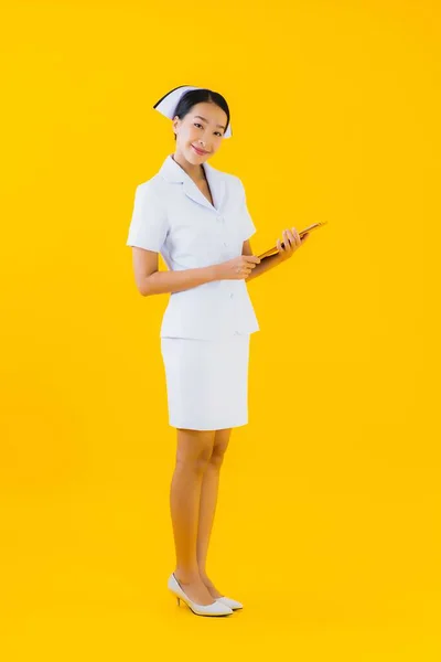 Retrato Bonito Jovem Asiático Mulher Tailandês Enfermeira Mostrar Vazio Branco — Fotografia de Stock