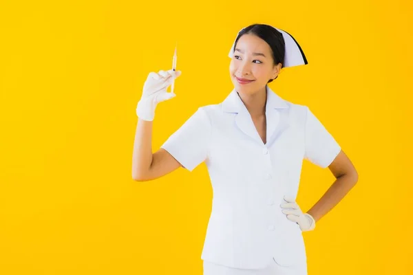 Retrato Hermosa Joven Asiática Mujer Tailandesa Enfermera Usar Guante Amarillo — Foto de Stock