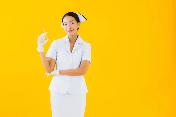 Retrato Hermosa Joven Asiática Mujer Tailandesa Enfermera Usar Guante Amarillo — Foto de Stock