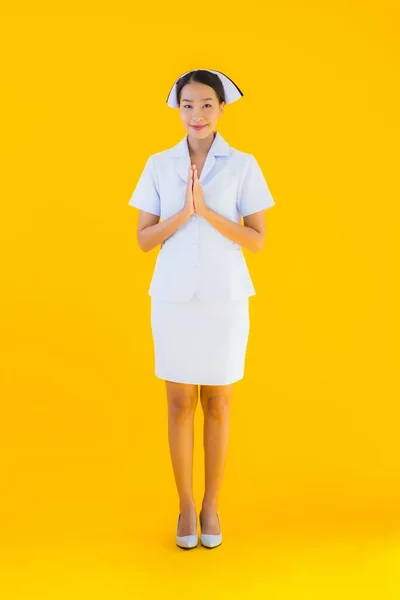 Retrato Bonito Jovem Asiático Tailandês Enfermeira Sawasdee Dizer Olá Tailandês — Fotografia de Stock