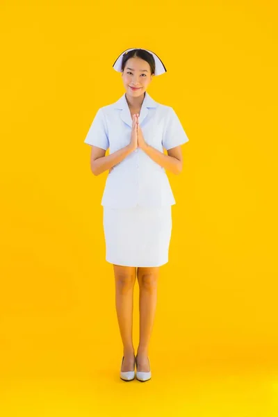 Retrato Hermoso Joven Asiático Tailandés Enfermera Sawasdee Decir Hola Tailandés — Foto de Stock