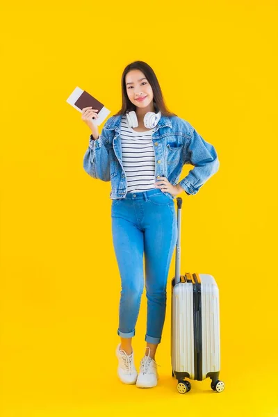 Retrato Hermosa Joven Mujer Asiática Viaje Ocio Con Bolsa Equipaje — Foto de Stock