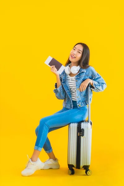 Retrato Hermosa Joven Mujer Asiática Viaje Ocio Con Bolsa Equipaje — Foto de Stock
