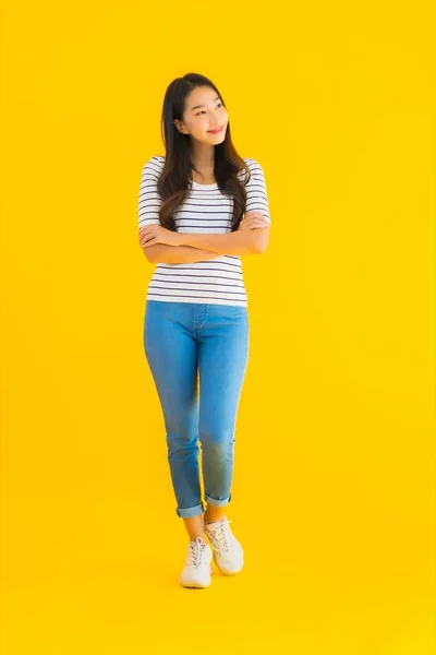 Retrato Hermosa Joven Asiática Mujer Sonrisa Feliz Con Acción Sobre —  Fotos de Stock