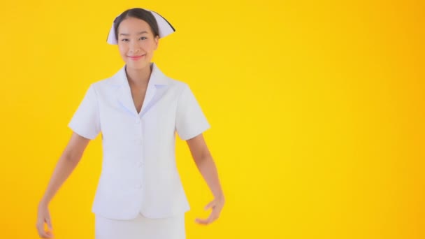 Footage Beautiful Asian Nurse Isolated Yellow — Stock Video