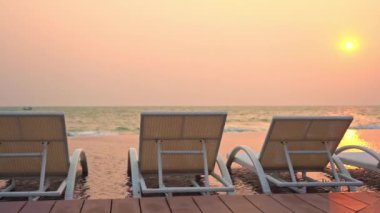 Güzel dalgalı denizin sakin görüntüleri.