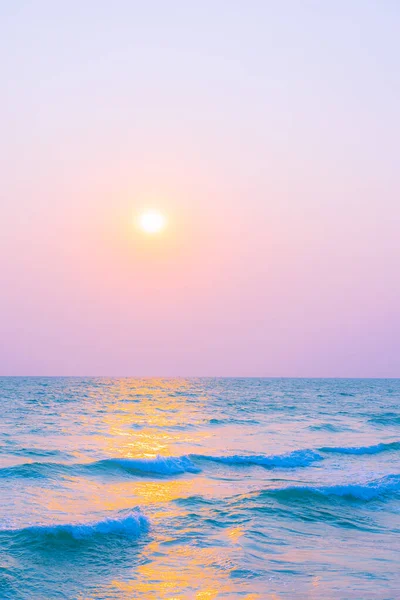 Günbatımında Gün Doğumunda Tatil Tatil Için Deniz Sahillerinin Güzel Tropikal — Stok fotoğraf