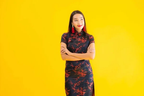 Retrato Bonito Jovem Asiático Mulher Desgaste Chinês Vestido Com Ação — Fotografia de Stock