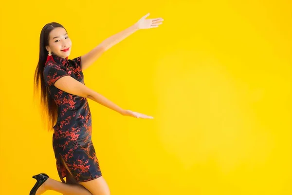 Retrato Bonito Jovem Asiático Mulher Desgaste Chinês Vestido Com Ação — Fotografia de Stock