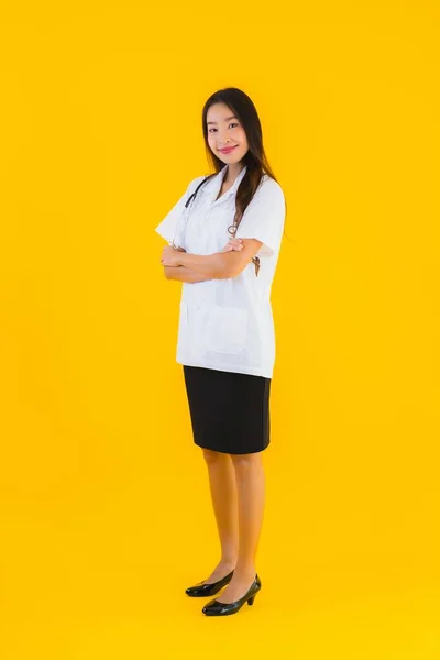Портрет Красивый Молодой Азиатский Врач Женщина Улыбка Счастливой Работы Больнице — стоковое фото