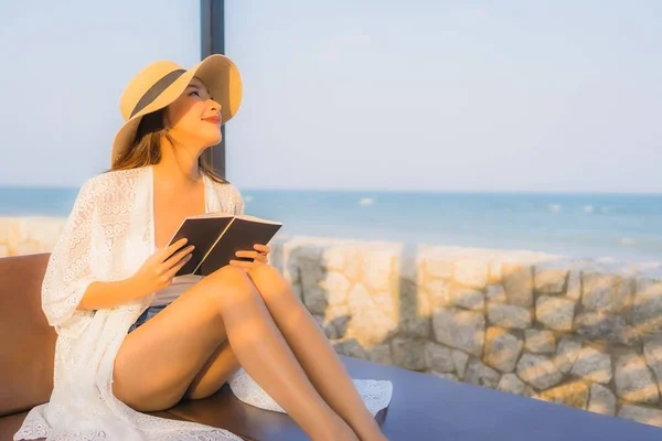 Portrait Young Asian Woman Read Book Beach Sea Ocean Travel — Stock Photo, Image