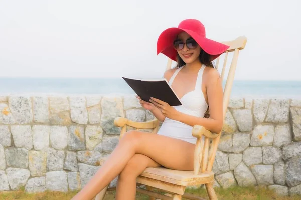 Portrait Young Asian Woman Read Book Beach Sea Ocean Travel — Stock Photo, Image